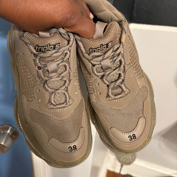 Sneakers - Picture 3 of 4